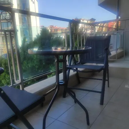 In Sun Waves * Μπουργκάς